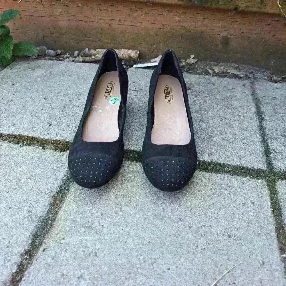 Seychelles black low wedge shoe with sequin toe size 7.5